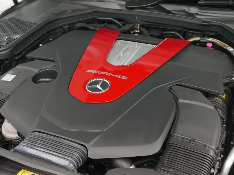 メルセデスAMG C43の3.0L V6ツインターボエンジン